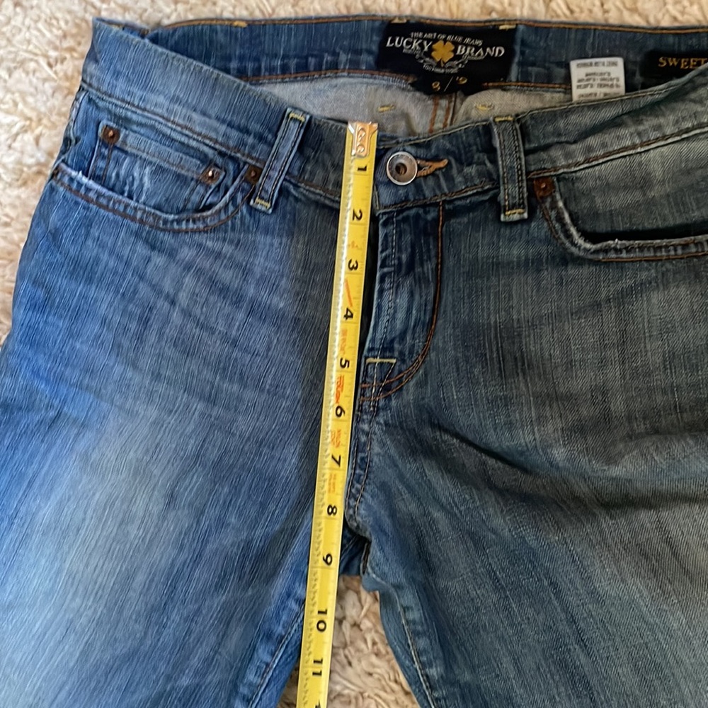 Lucky Brand 🍀 Sweet-N-Low Loose Raw Hem Denim Bermuda Shorts, Size 8/29 - Picture 9 of 16